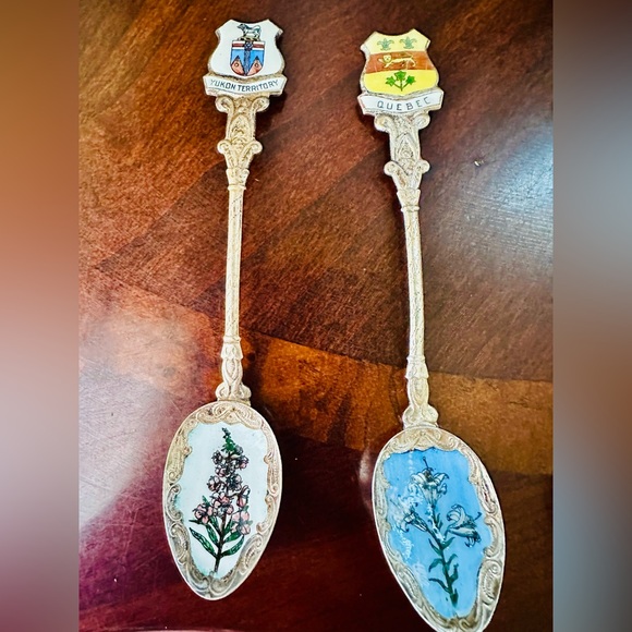 Collection of 5 pcs vintage high end enamel souvenir spoons silver plate - Picture 4 of 4